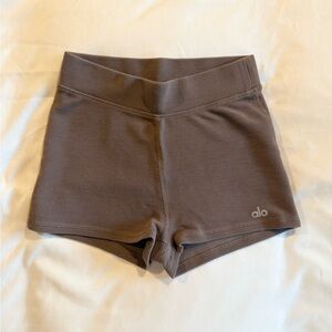 ALO Yoga Women's Brown Bike Shorts and Tshirt Set